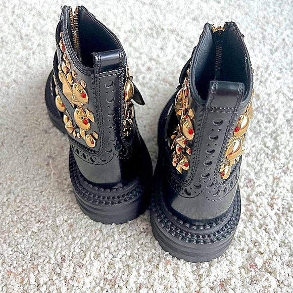 BURBERRY EVERDON STUDDED GLOSSED LEATHER ANKLE BOOT - Picture 4 of 10